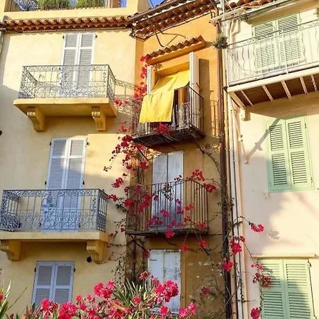 Comme A La Maison Apartmán *